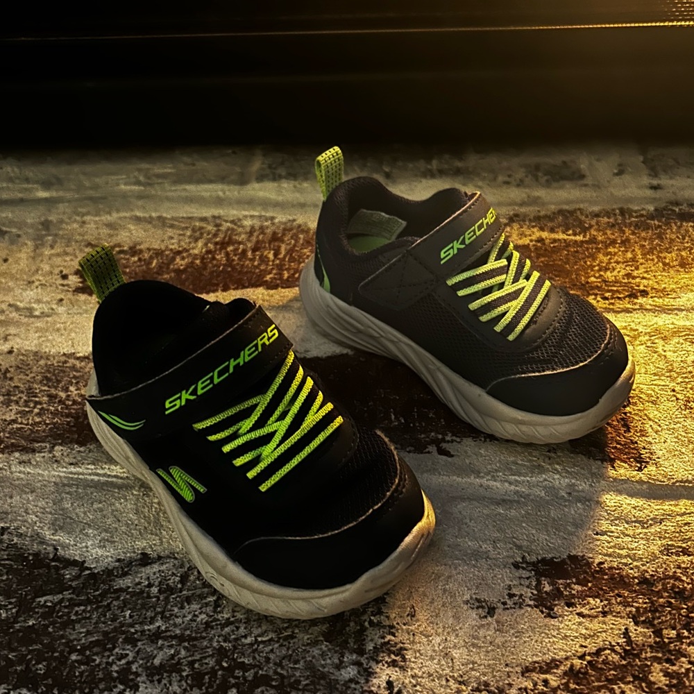 Toddler sketchers shoes